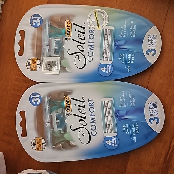 Bic Soliel Comfort 3 Pack of Razors with 4 blades-Set of 2 - Picture 1 of 5